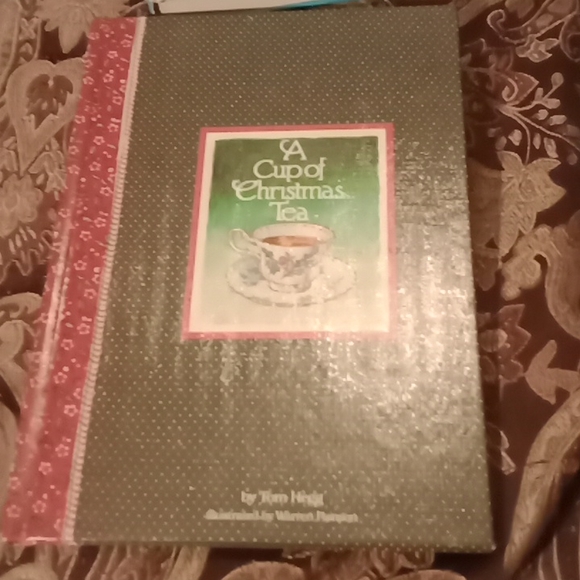 A Christmas Cup of Tea Book Teapot Cup/Saucer - Picture 1 of 1